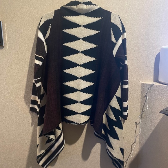 Rhapsody Aztec Knit Cardigan - Picture 9 of 11